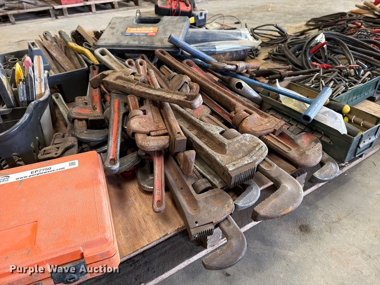 image for item EP7750 (4) pallets of tools