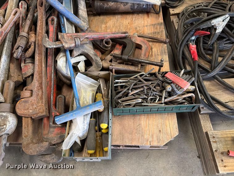 image for item EP7750 (4) pallets of tools