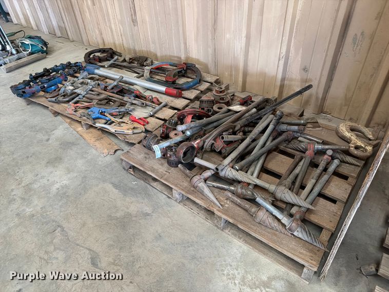 image for item EP7785 (2) pallets of pipe tools