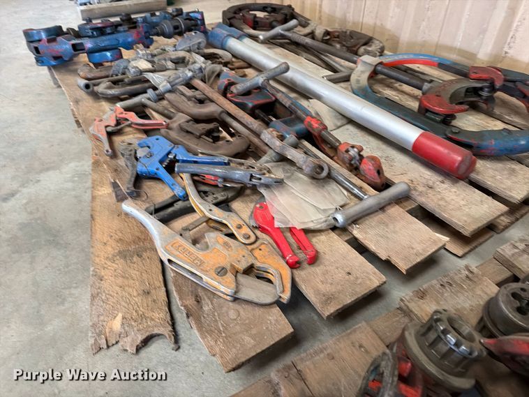 image for item EP7785 (2) pallets of pipe tools