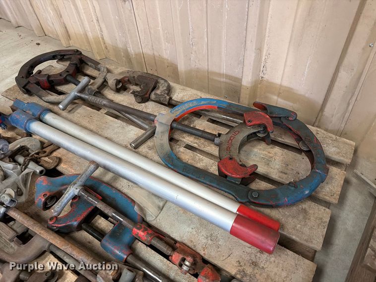 image for item EP7785 (2) pallets of pipe tools
