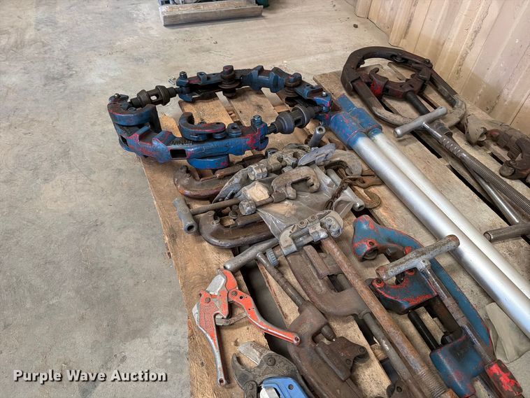 image for item EP7785 (2) pallets of pipe tools