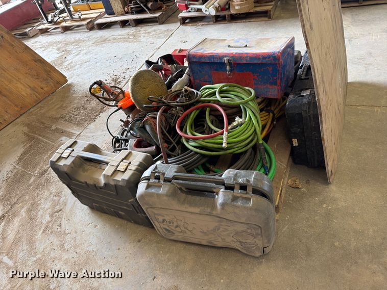 image for item EP7793 Pallet of tools