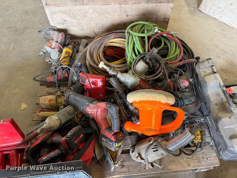 image for item EP7793 Pallet of tools
