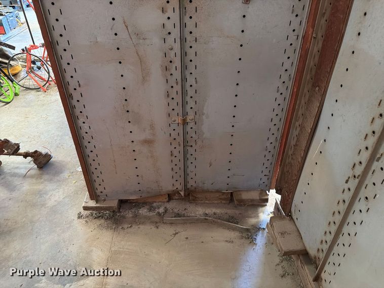 image for item EP7816 (2) storage lockers