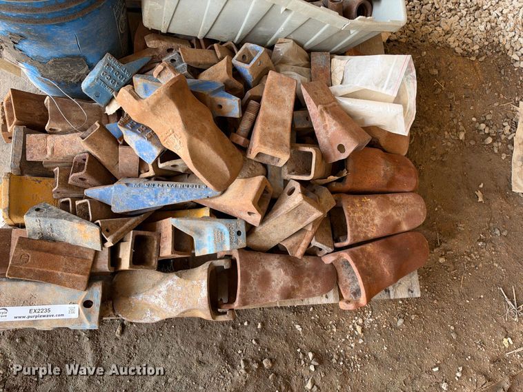 image for item EX2235 Pallet of bucket teeth 