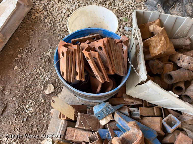image for item EX2235 Pallet of bucket teeth 