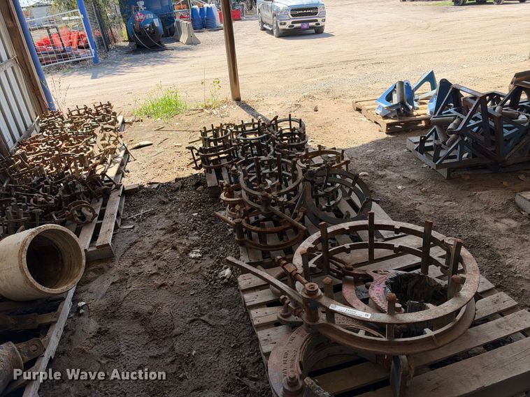 Pipe cage clamps