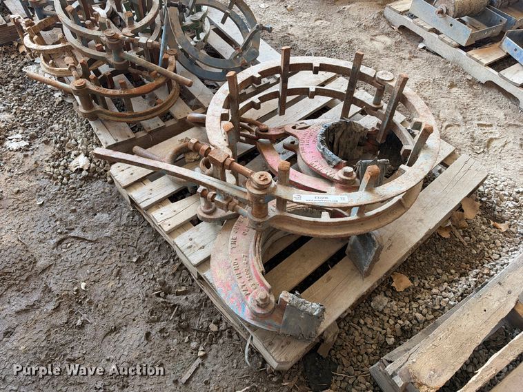image for item EX2236 Pipe cage clamps