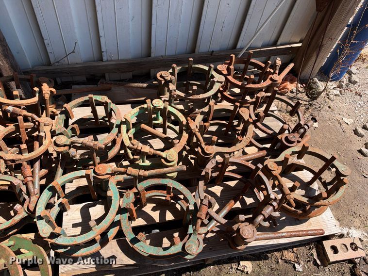 image for item EX2236 Pipe cage clamps