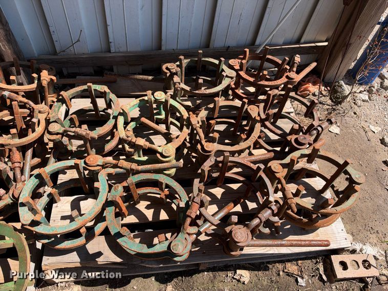 image for item EX2236 Pipe cage clamps