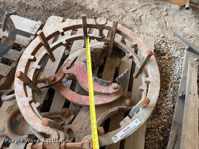 image for item EX2236 Pipe cage clamps