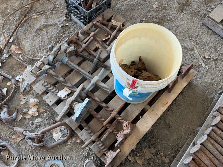 Approximately 20 shoring screw jacks