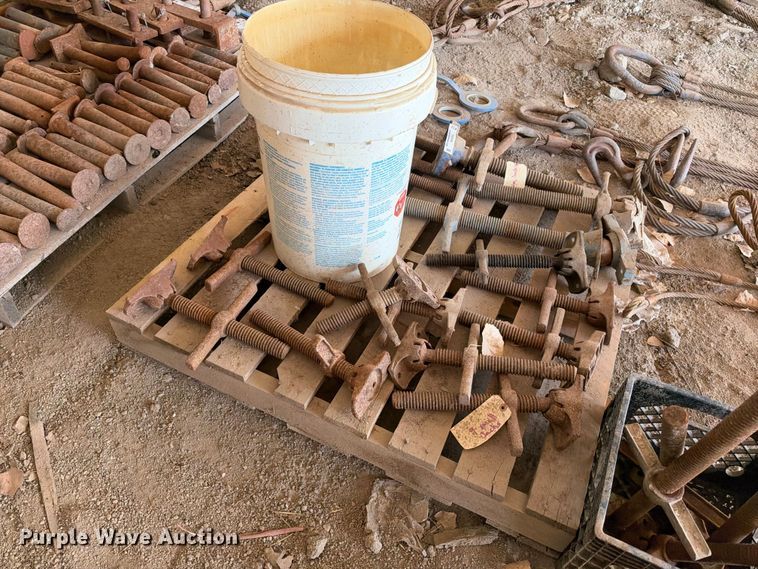 image for item EX2249 Approximately 20 shoring screw jacks