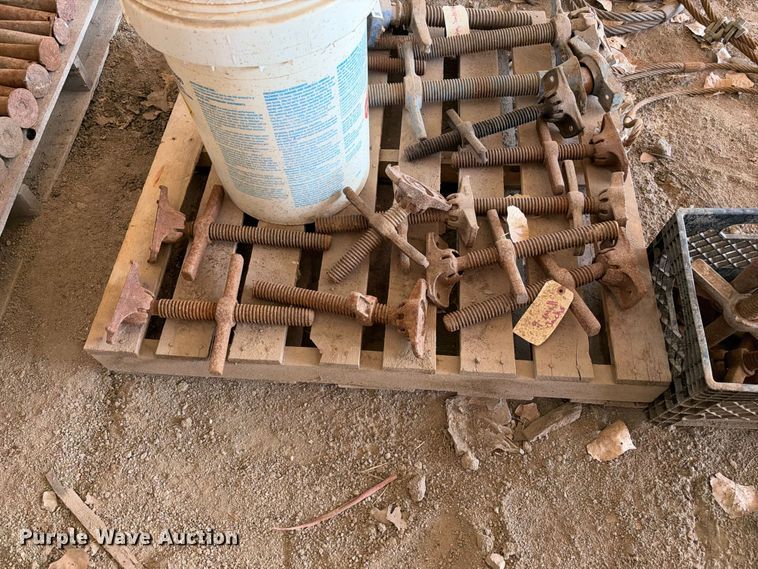 image for item EX2249 Approximately 20 shoring screw jacks