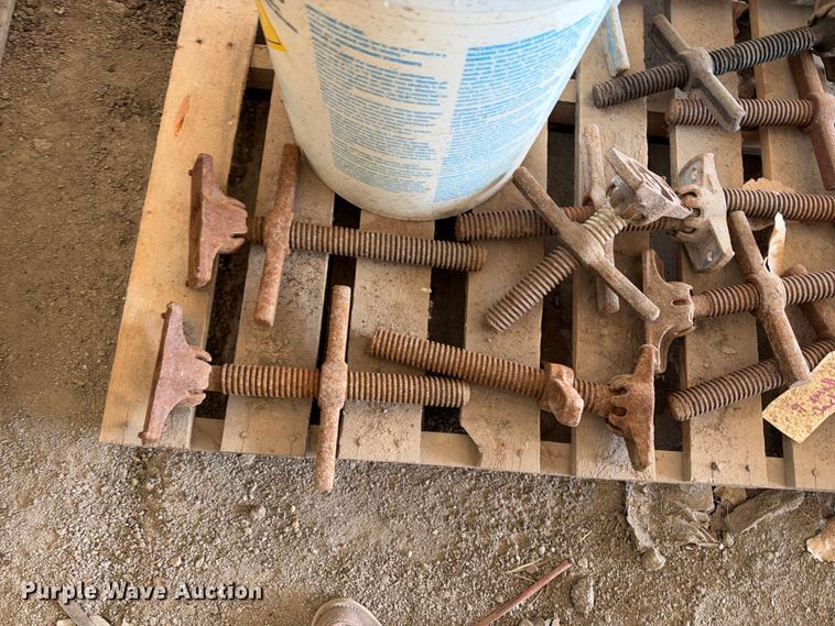 image for item EX2249 Approximately 20 shoring screw jacks