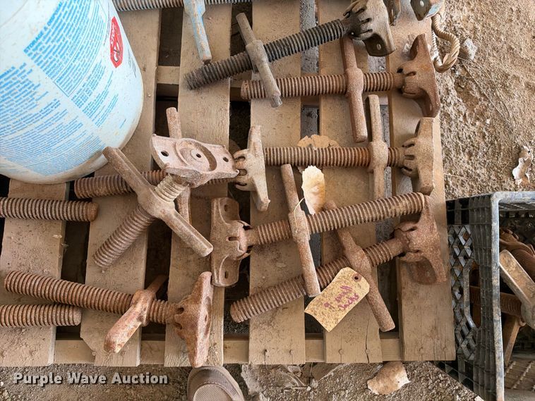 image for item EX2249 Approximately 20 shoring screw jacks