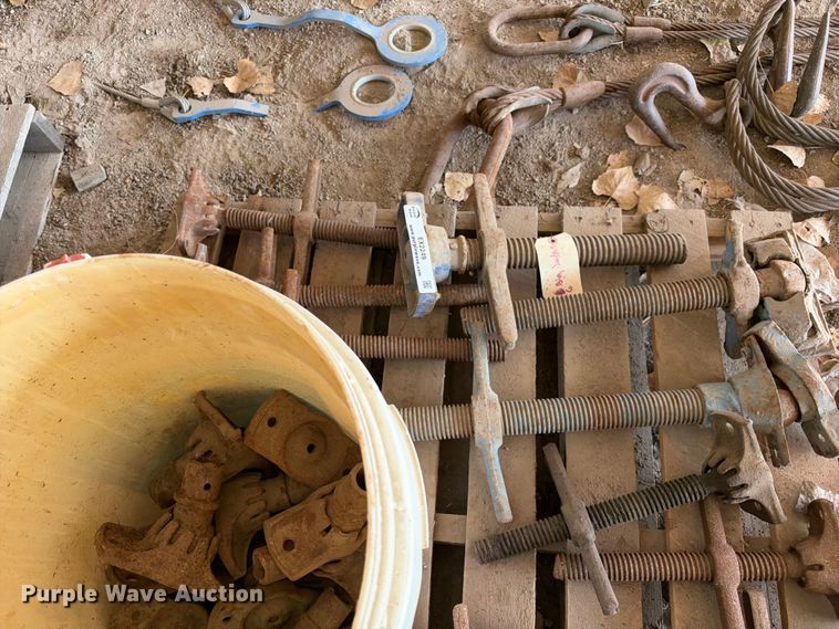 image for item EX2249 Approximately 20 shoring screw jacks