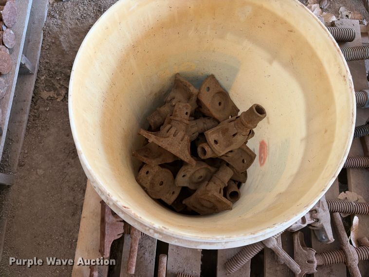 image for item EX2249 Approximately 20 shoring screw jacks