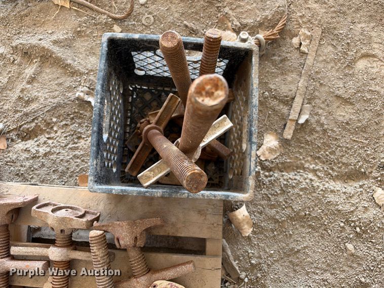 image for item EX2249 Approximately 20 shoring screw jacks