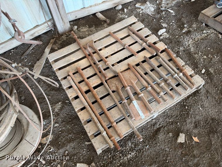 image for item EX2251 Approximately 17 pneumatic jack hammer bits