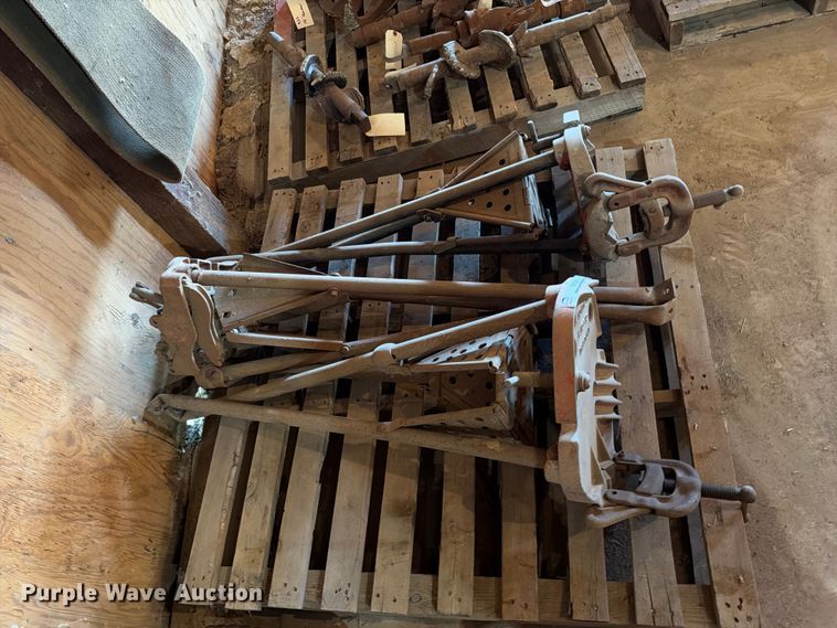 image for item EX2261 (3) pipe vices 