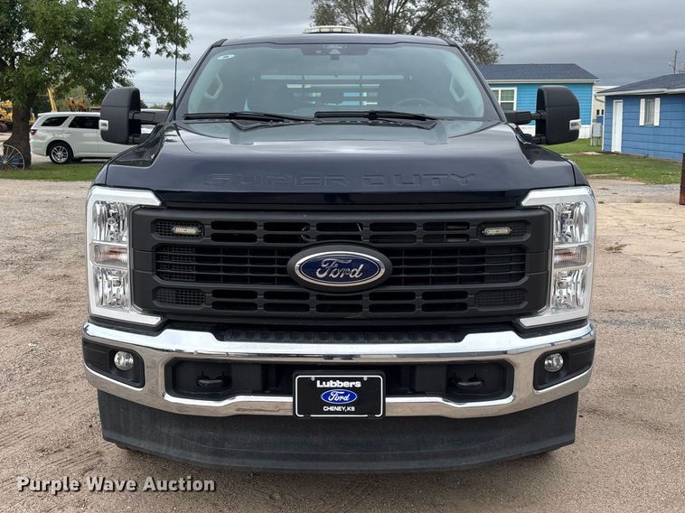 image for item FK3728 2024 Ford F250 Crew Cab flatbed pickup truck