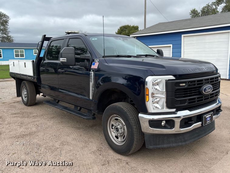 image for item FK3728 2024 Ford F250 Crew Cab flatbed pickup truck