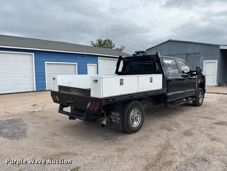 image for item FK3728 2024 Ford F250 Crew Cab flatbed pickup truck