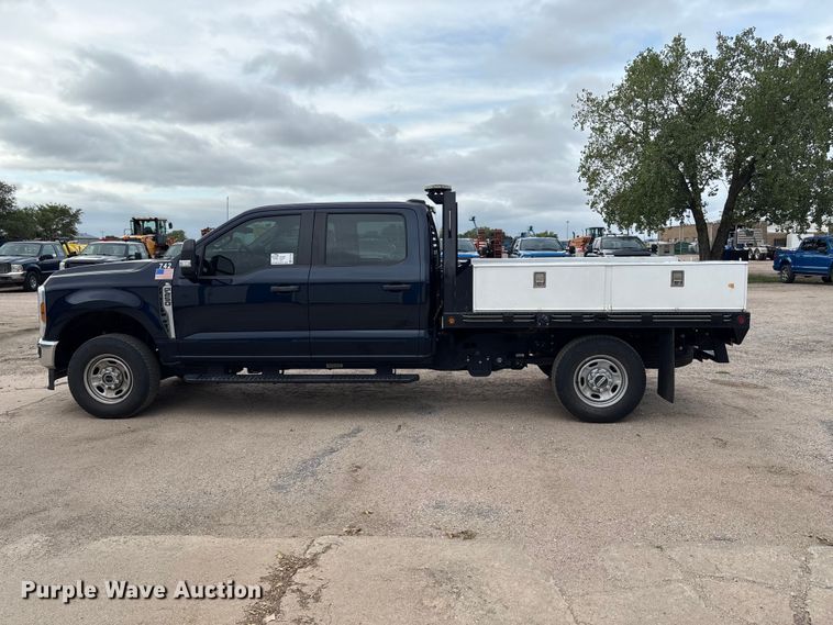 image for item FK3728 2024 Ford F250 Crew Cab flatbed pickup truck
