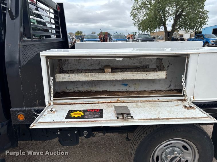 image for item FK3728 2024 Ford F250 Crew Cab flatbed pickup truck