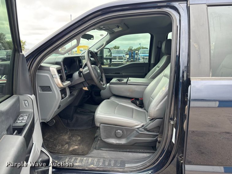 image for item FK3728 2024 Ford F250 Crew Cab flatbed pickup truck