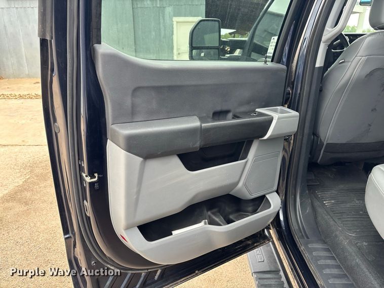 image for item FK3728 2024 Ford F250 Crew Cab flatbed pickup truck