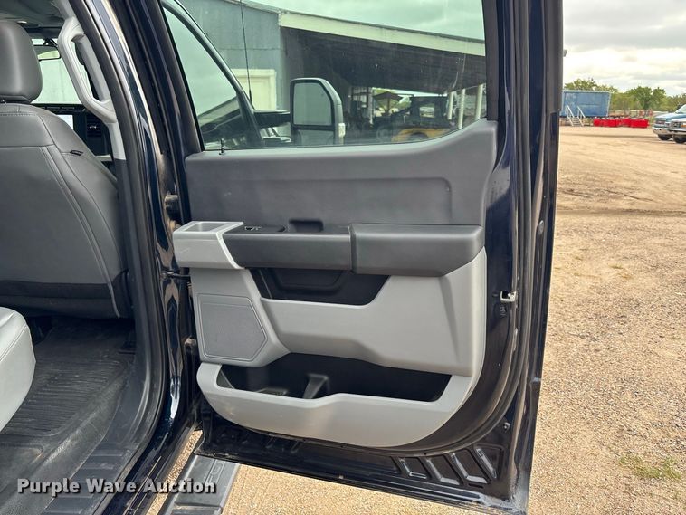 image for item FK3728 2024 Ford F250 Crew Cab flatbed pickup truck