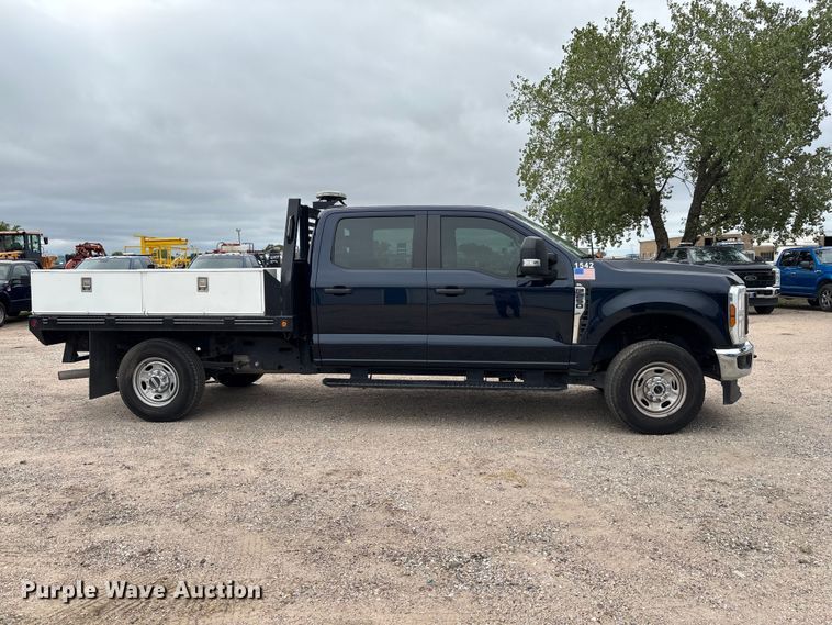 image for item FK3729 2024 Ford F250 Crew Cab flatbed pickup truck