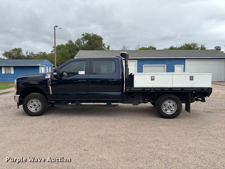 image for item FK3729 2024 Ford F250 Crew Cab flatbed pickup truck