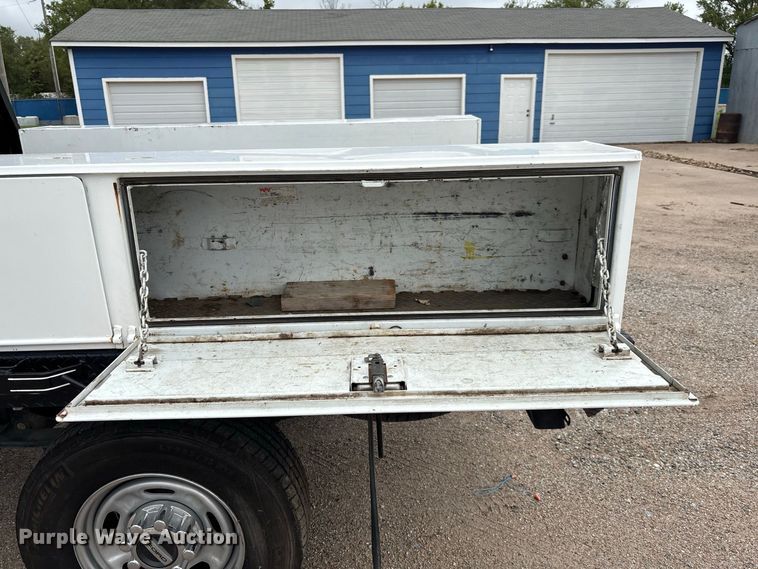 image for item FK3729 2024 Ford F250 Crew Cab flatbed pickup truck