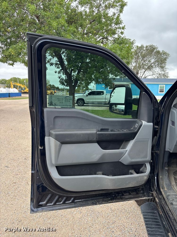 image for item FK3729 2024 Ford F250 Crew Cab flatbed pickup truck