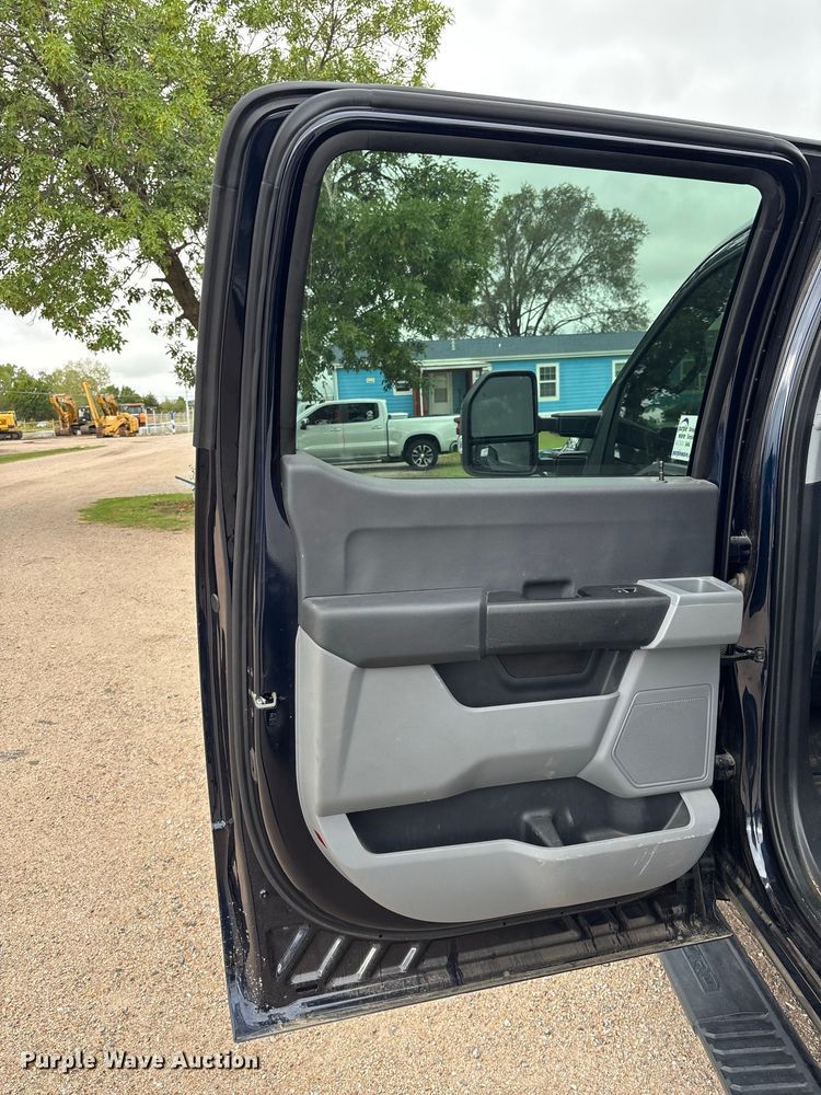 image for item FK3729 2024 Ford F250 Crew Cab flatbed pickup truck