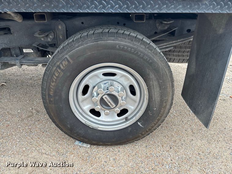 image for item FK3729 2024 Ford F250 Crew Cab flatbed pickup truck