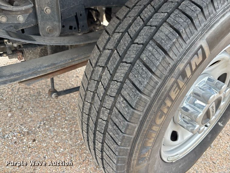 image for item FK3729 2024 Ford F250 Crew Cab flatbed pickup truck