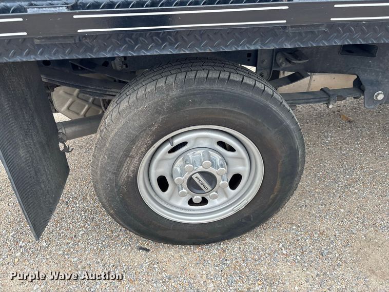 image for item FK3729 2024 Ford F250 Crew Cab flatbed pickup truck