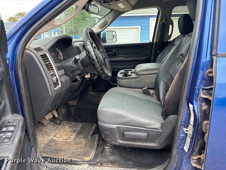 image for item FK3732 2016 RAM Dodge 2500 Crew Cab flatbed pickup truck