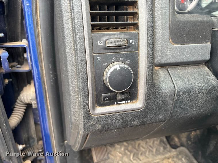 image for item FK3732 2016 RAM Dodge 2500 Crew Cab flatbed pickup truck