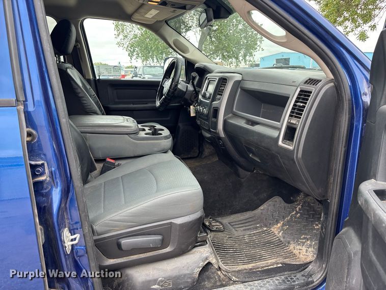 image for item FK3732 2016 RAM Dodge 2500 Crew Cab flatbed pickup truck