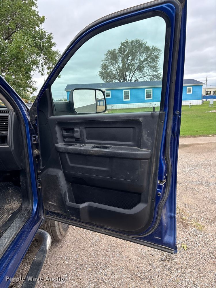 image for item FK3732 2016 RAM Dodge 2500 Crew Cab flatbed pickup truck