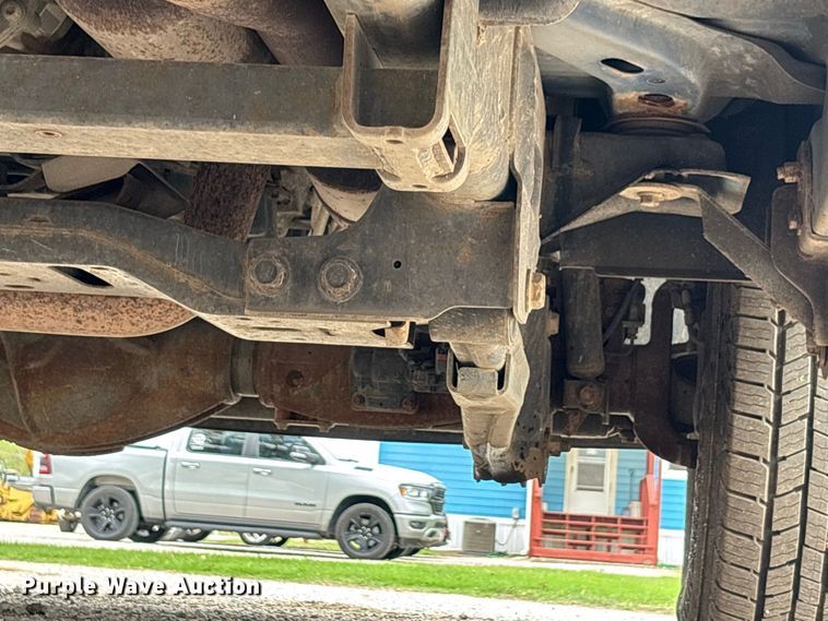 image for item FK3732 2016 RAM Dodge 2500 Crew Cab flatbed pickup truck