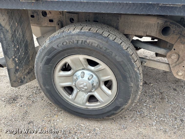 image for item FK3732 2016 RAM Dodge 2500 Crew Cab flatbed pickup truck
