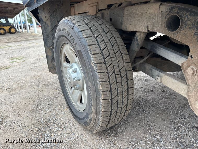 image for item FK3732 2016 RAM Dodge 2500 Crew Cab flatbed pickup truck
