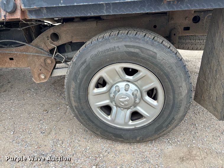 image for item FK3732 2016 RAM Dodge 2500 Crew Cab flatbed pickup truck